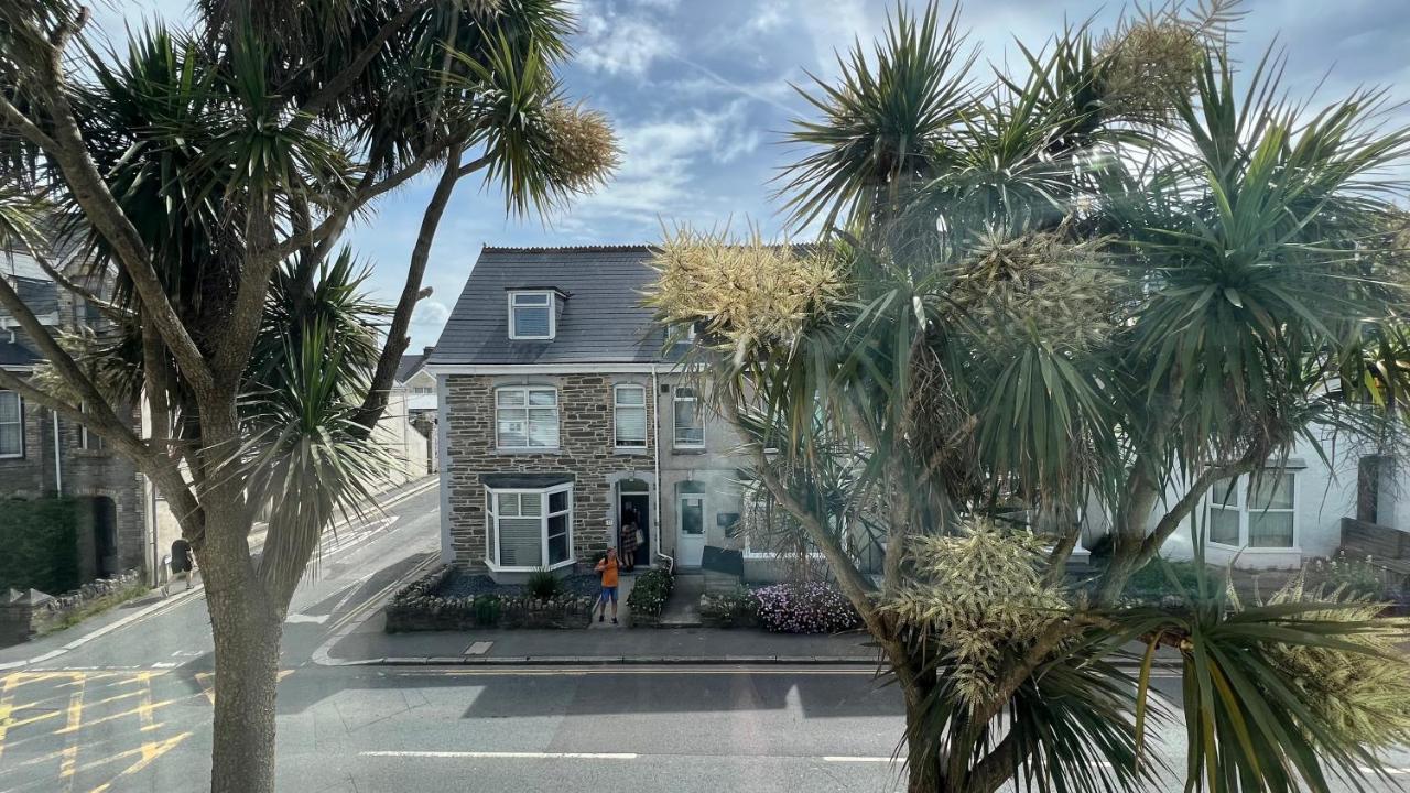 Town Lodge New Quay エクステリア 写真